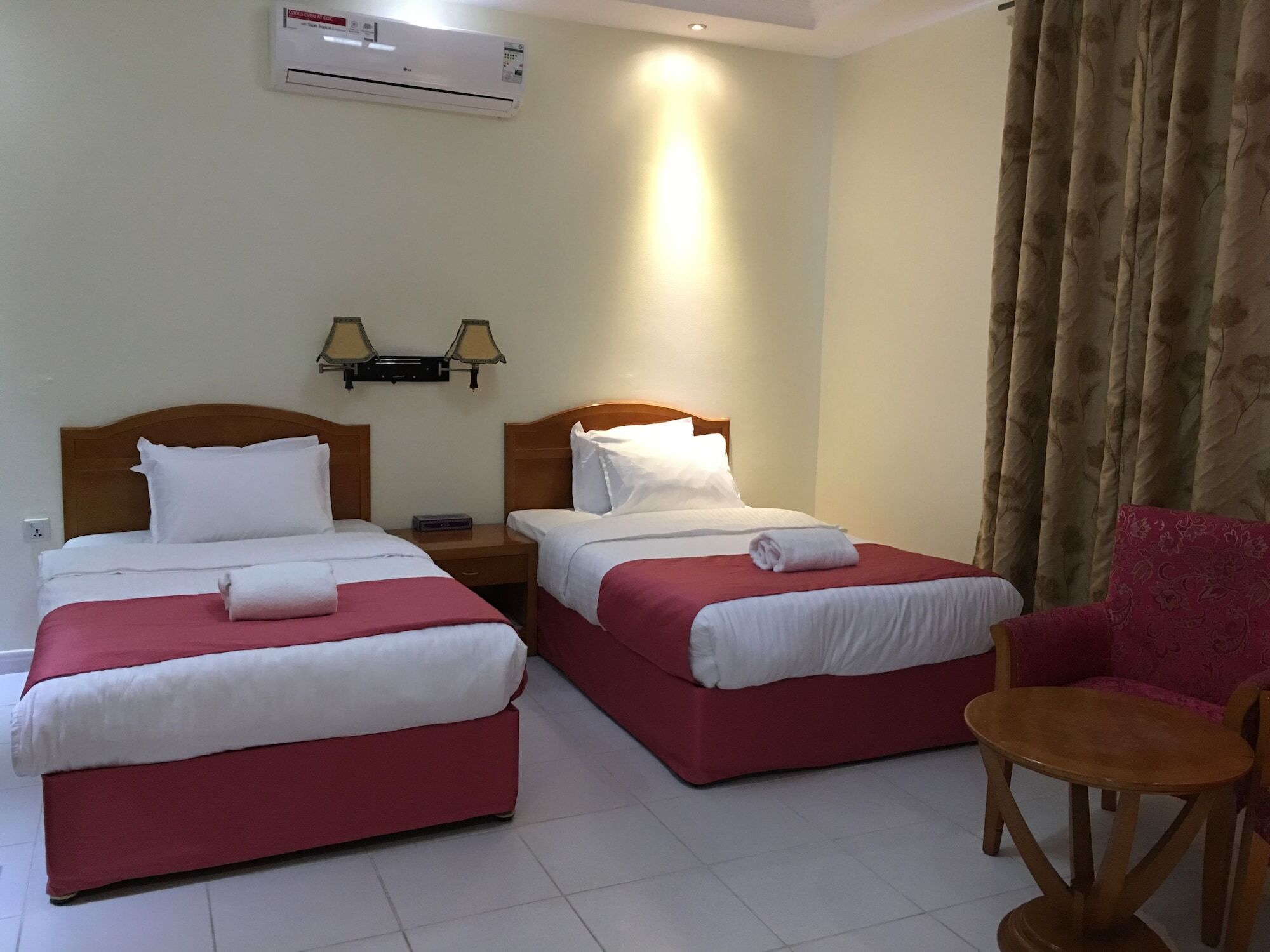 Oyo 366 Waves Hotel アジュマーン エクステリア 写真
