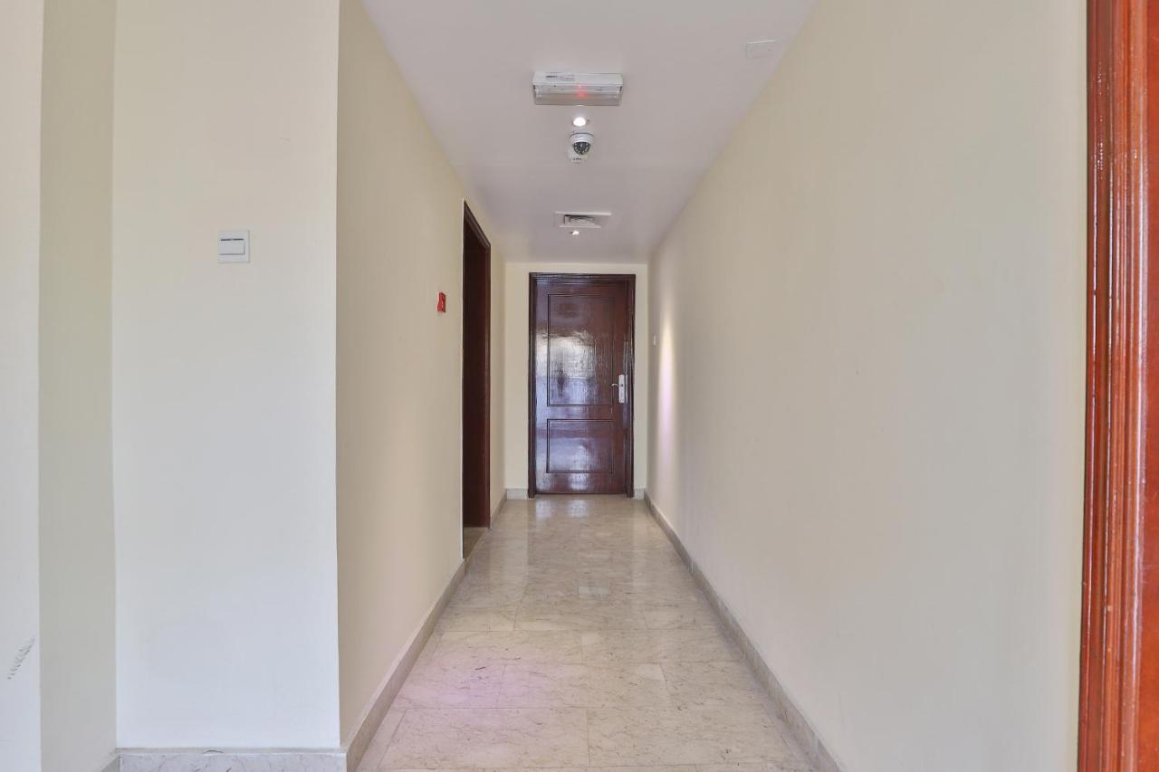 Oyo 366 Waves Hotel アジュマーン エクステリア 写真