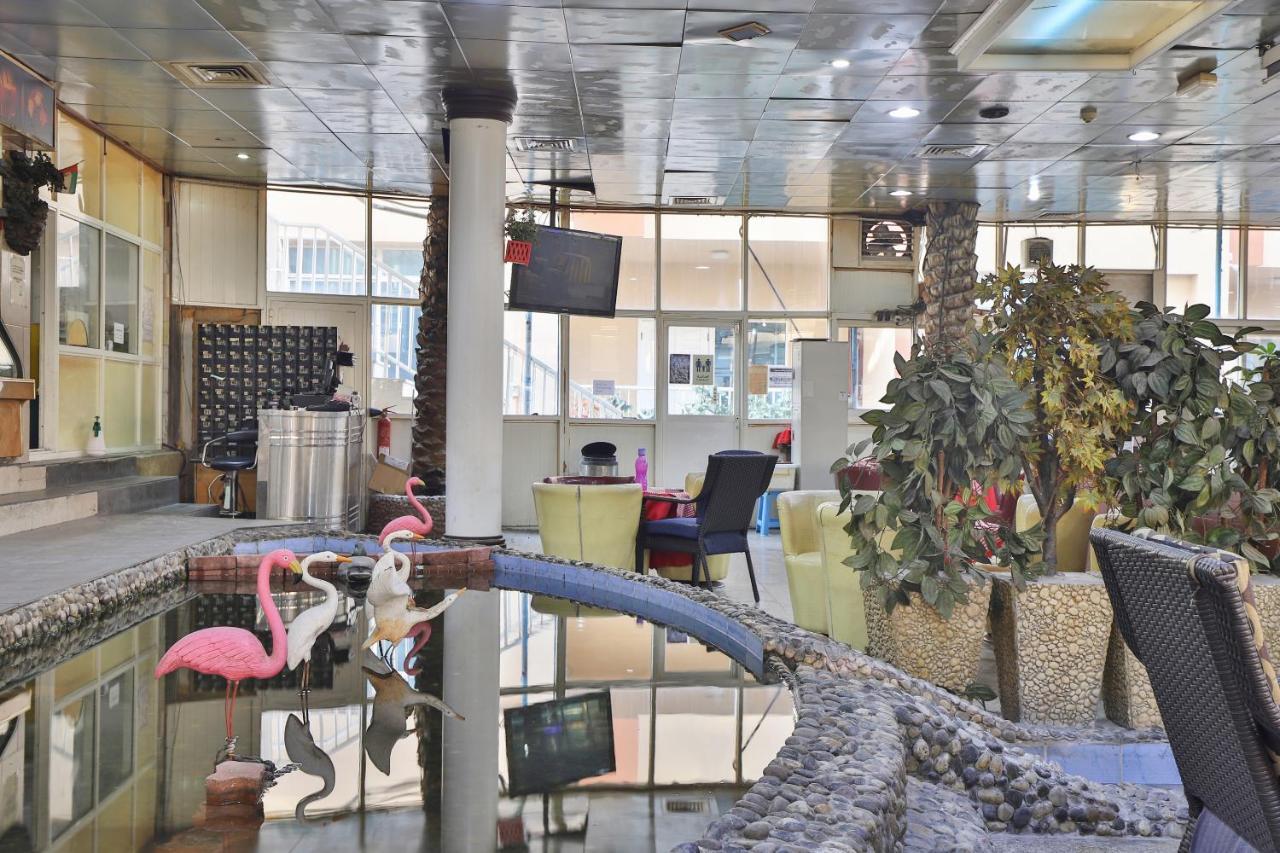 Oyo 366 Waves Hotel アジュマーン エクステリア 写真