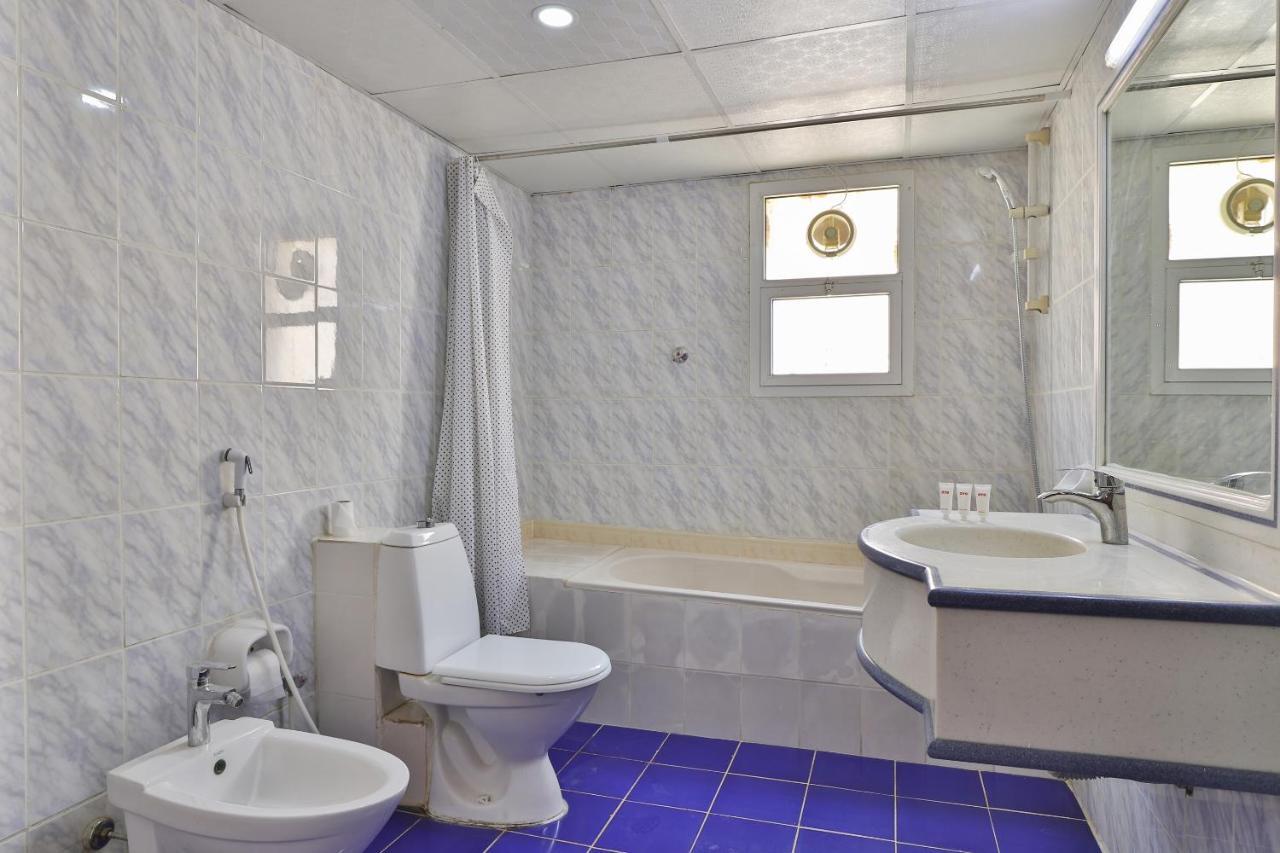 Oyo 366 Waves Hotel アジュマーン エクステリア 写真