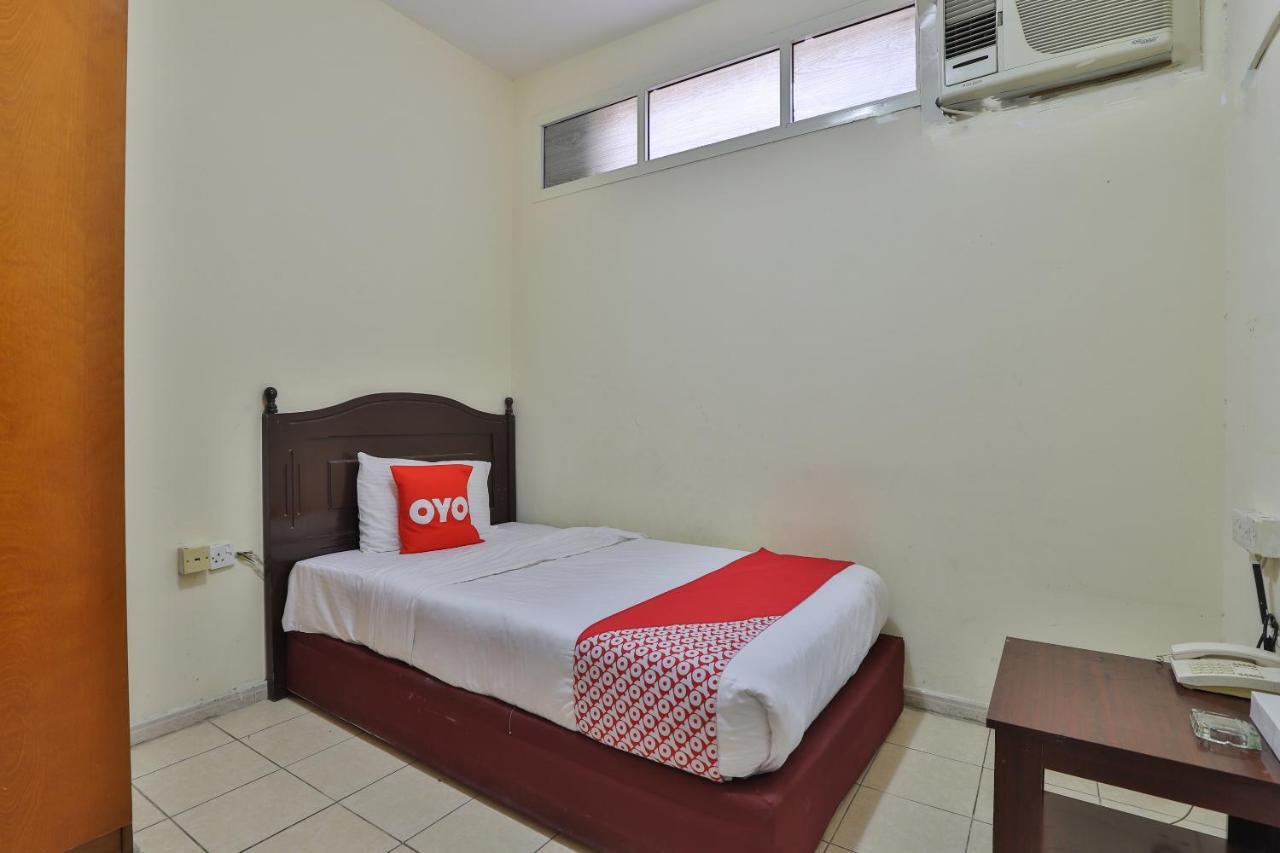 Oyo 366 Waves Hotel アジュマーン エクステリア 写真
