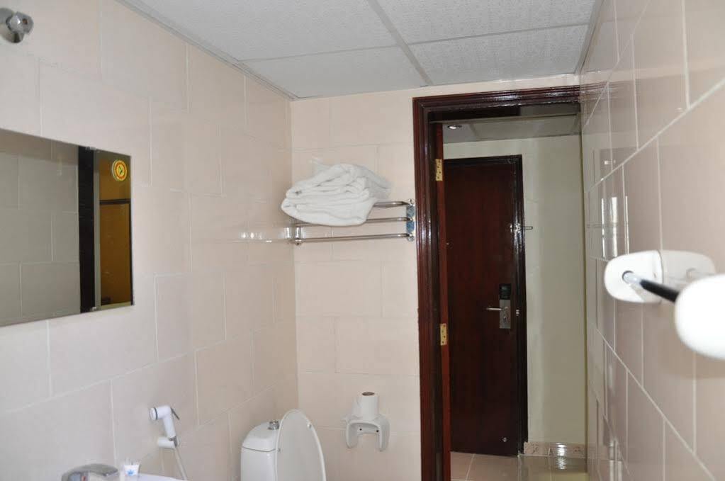 Oyo 366 Waves Hotel アジュマーン エクステリア 写真